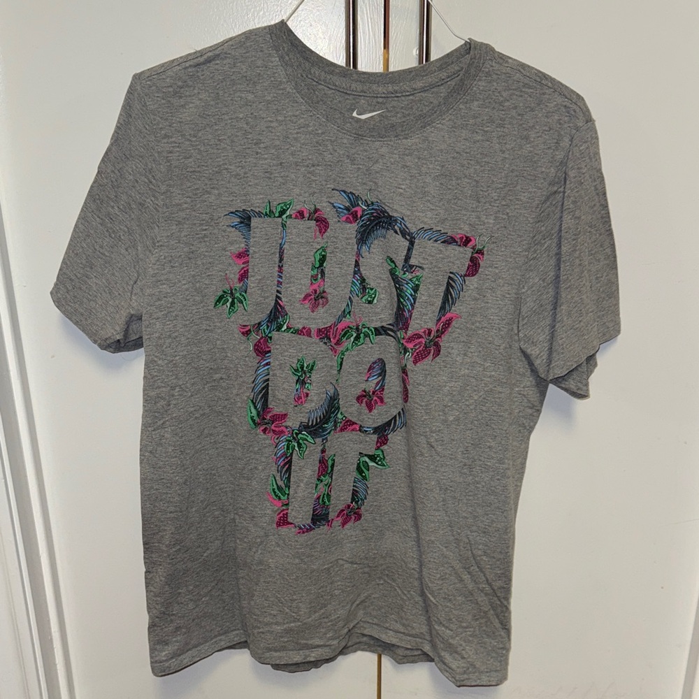 Nike Heather Gray Tee with Vibrant Graphic